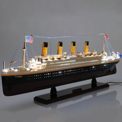 Handgefertigtes Schiffsmodell aus Holz der Titanic (mit Licht ausgestattet)