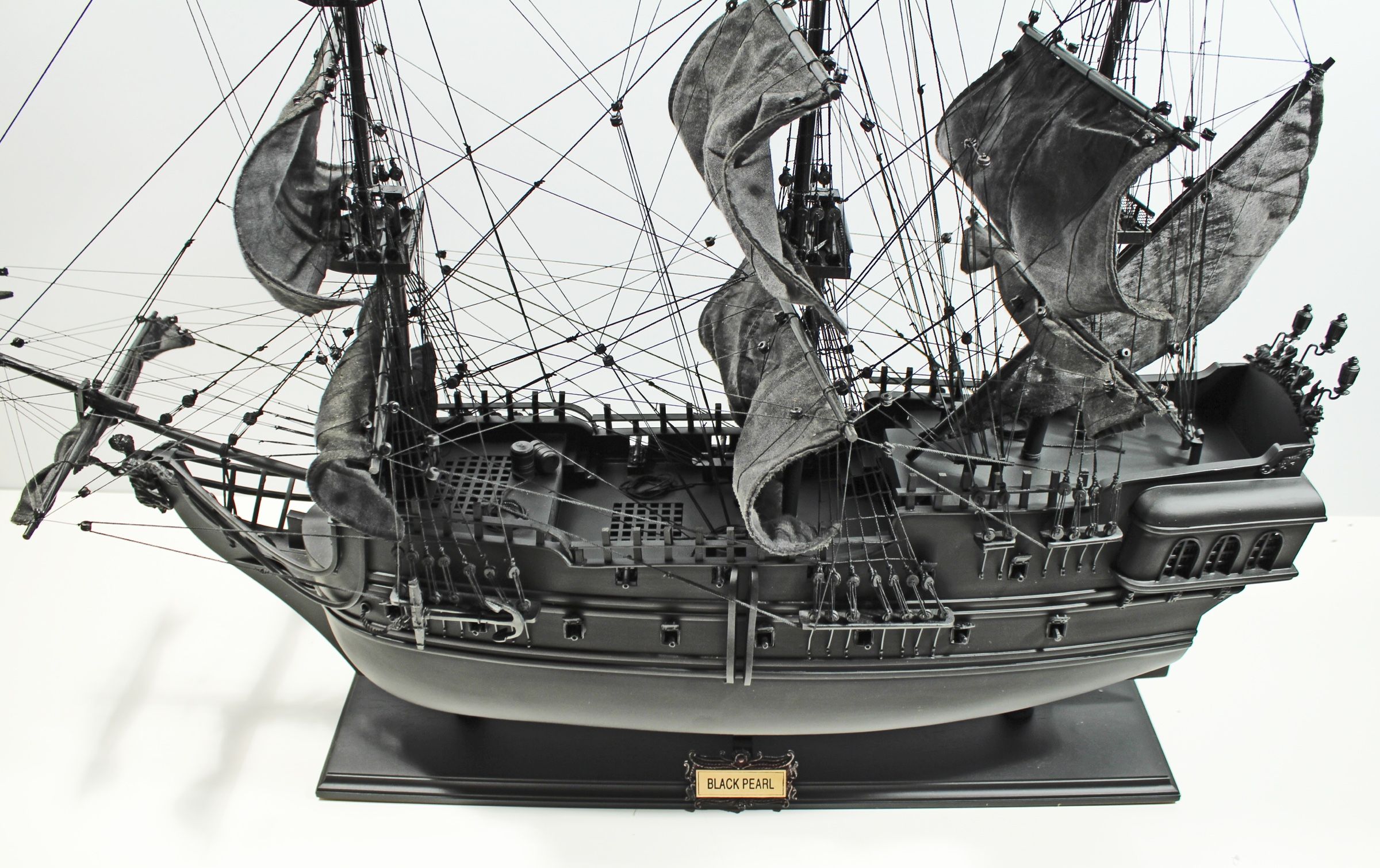 LEGO Pirates Of The Caribbean Black Pearl • Set 4184 • SetDB