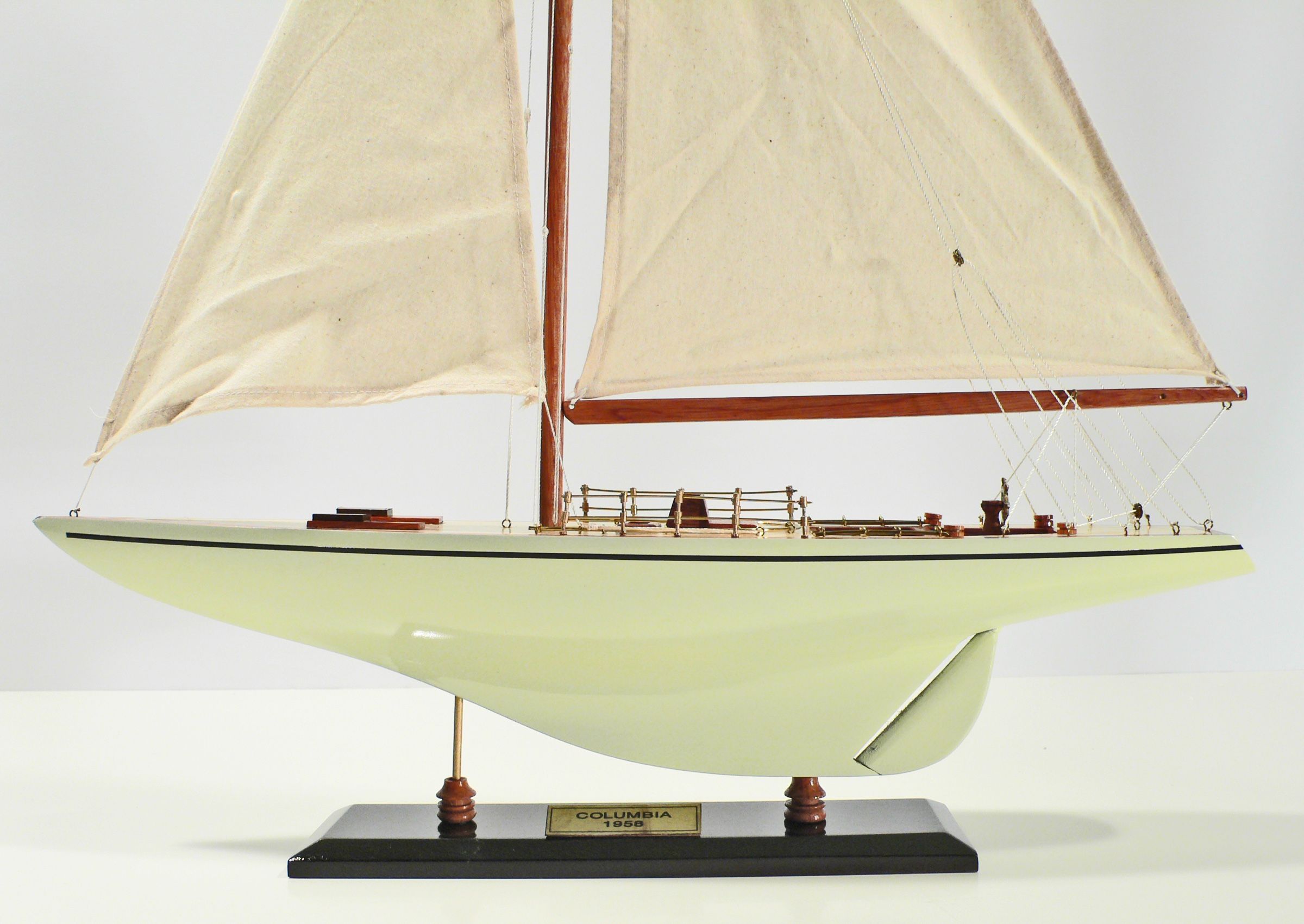 Maquette Bateau Americas Cup Columbia – Authentic Models AS075F – Déco Voilier