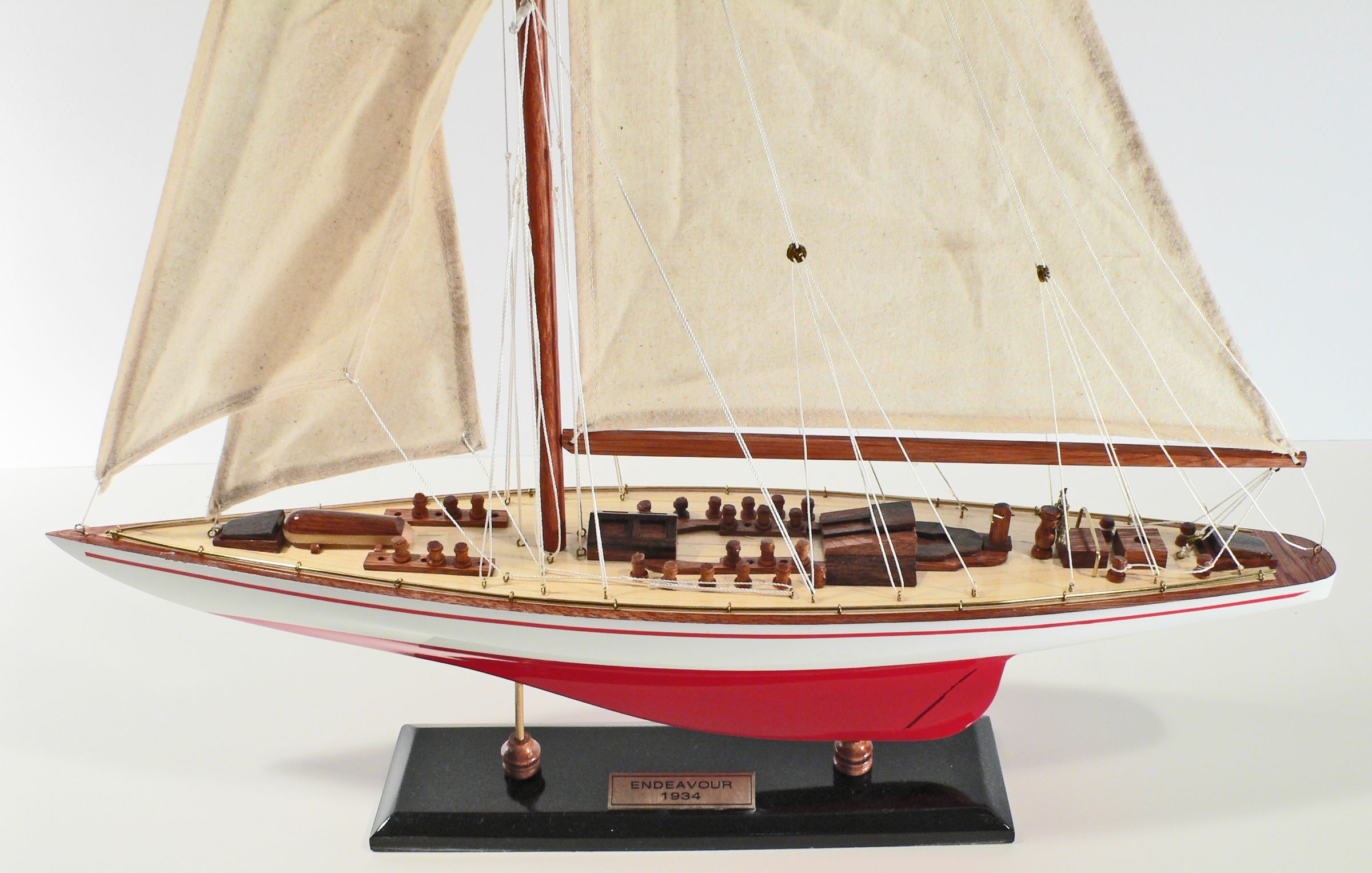 Endeavour-Painted-RW-L80-03