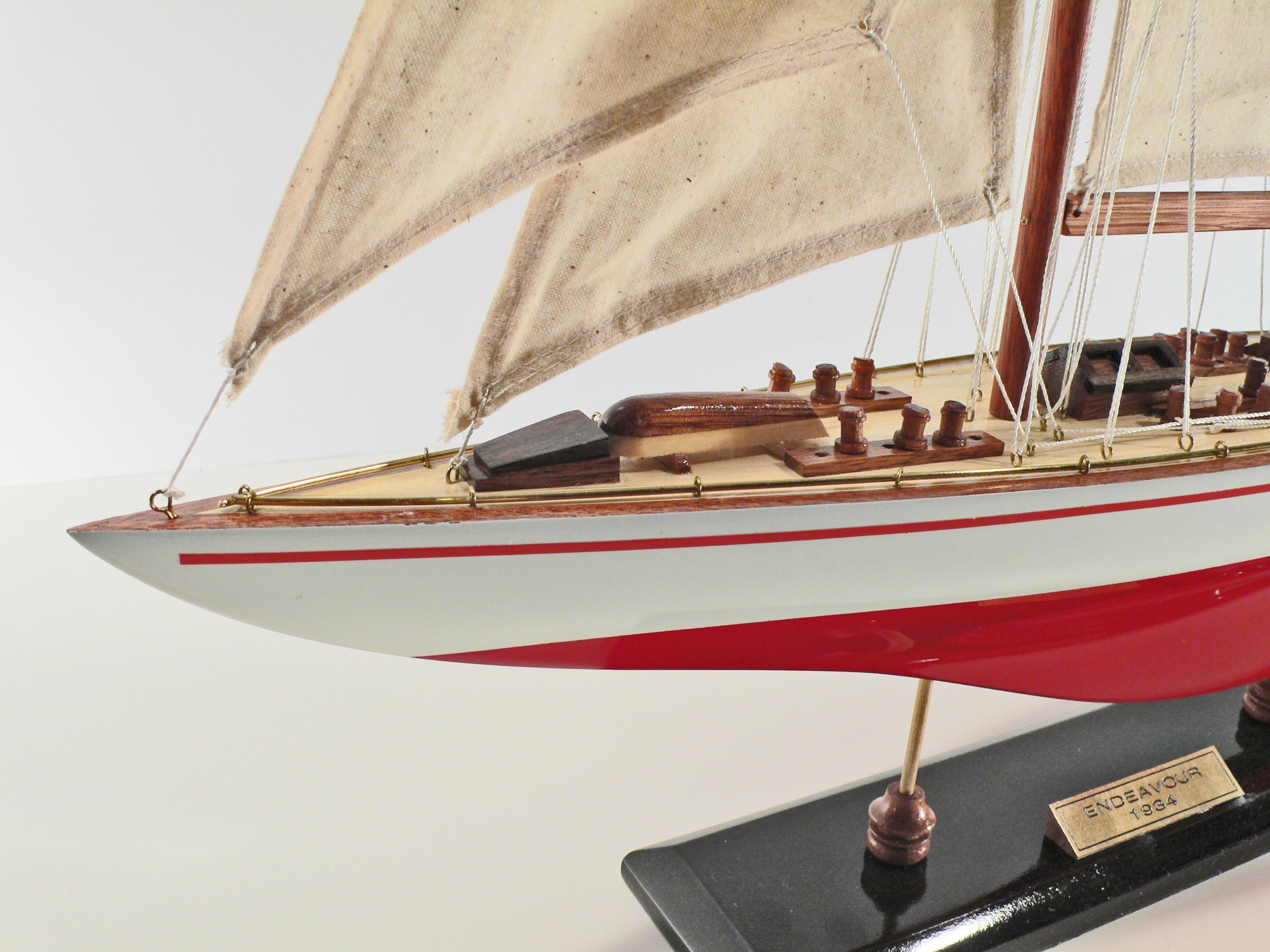 Endeavour-Painted-RW-L80-06