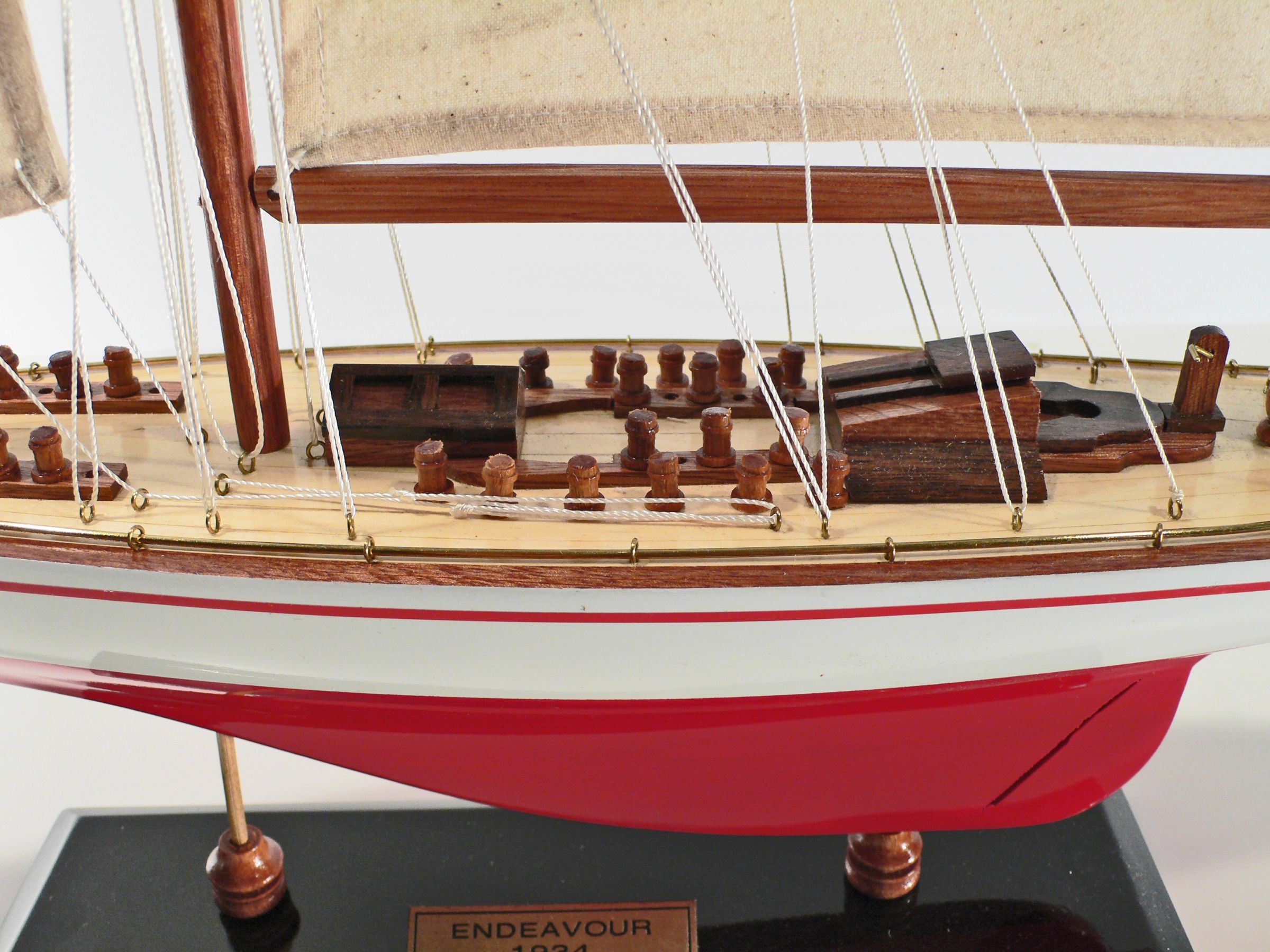 Endeavour-Painted-RW-L80-07