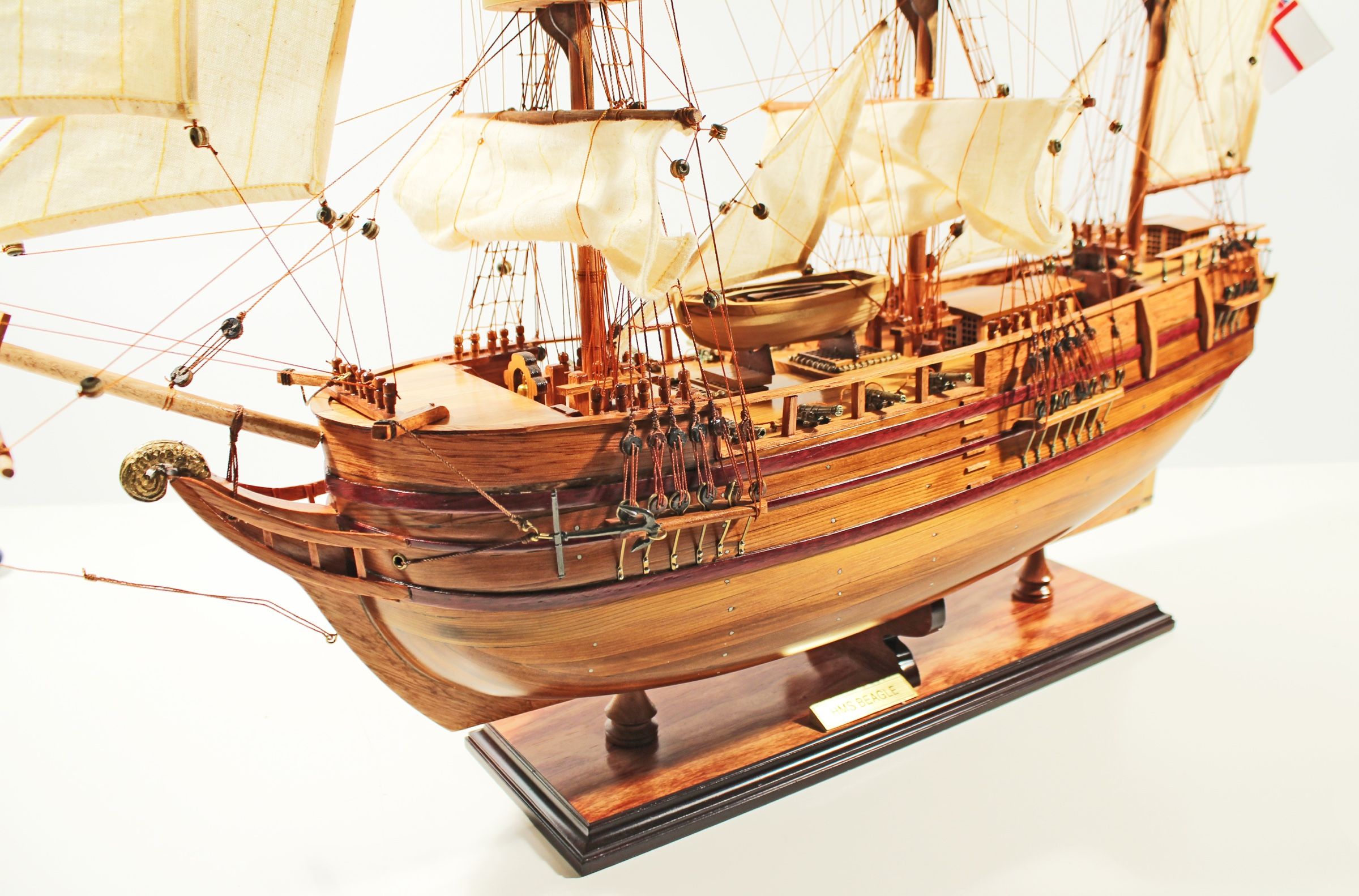 HMS-Beagle-L60-04