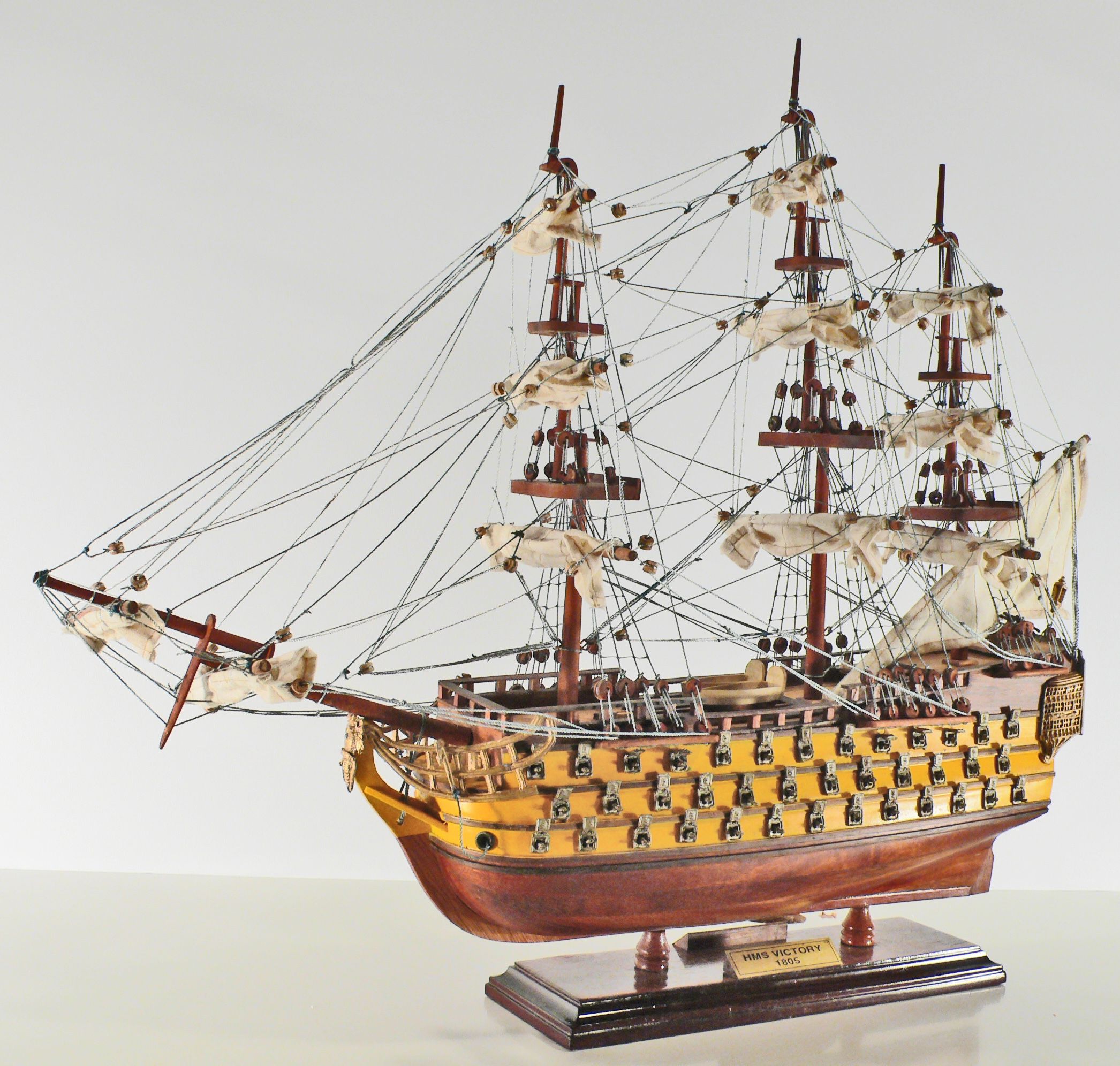 HMS-Victory-L45-03