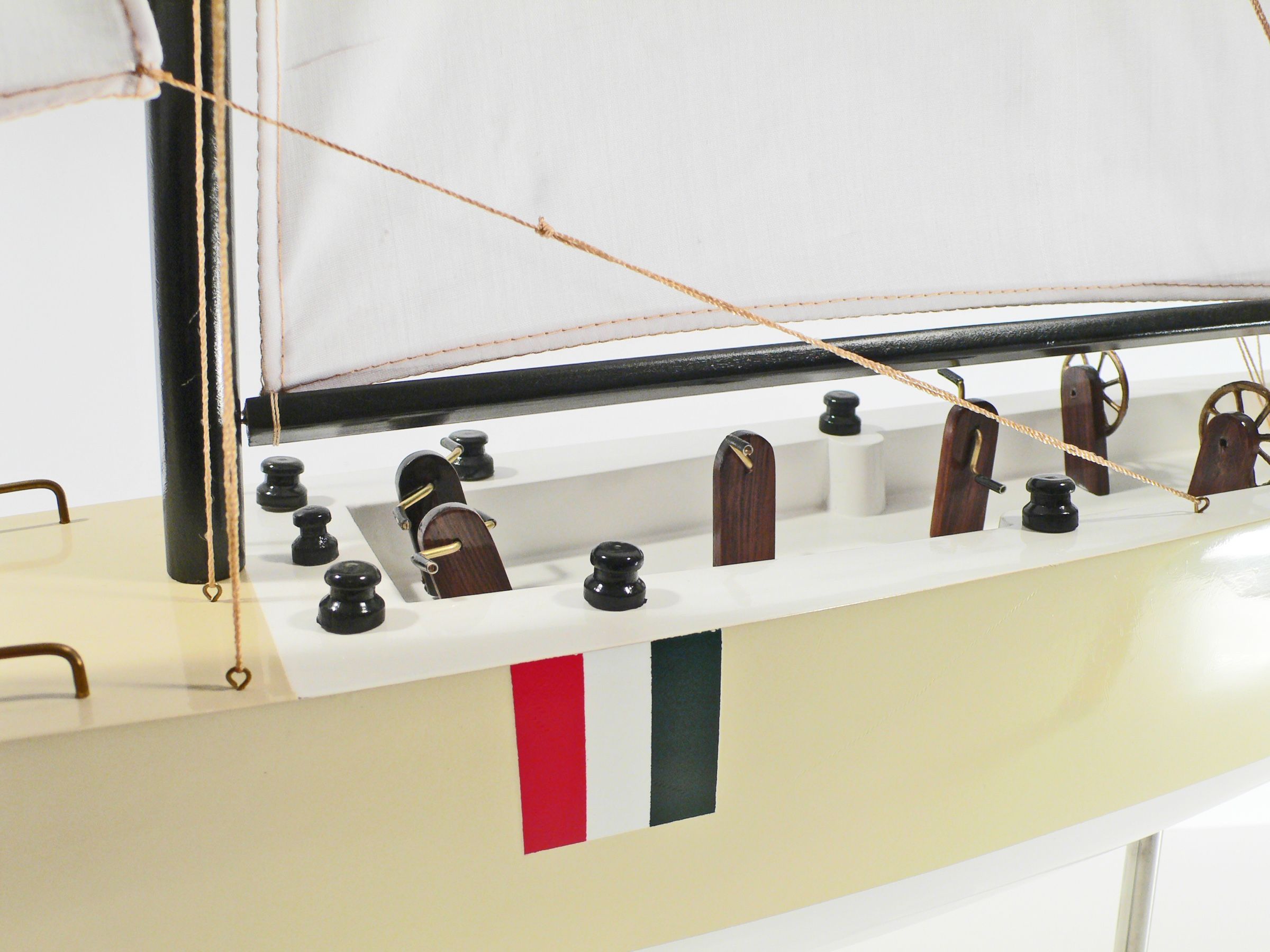 Luna-Rossa-L85-06