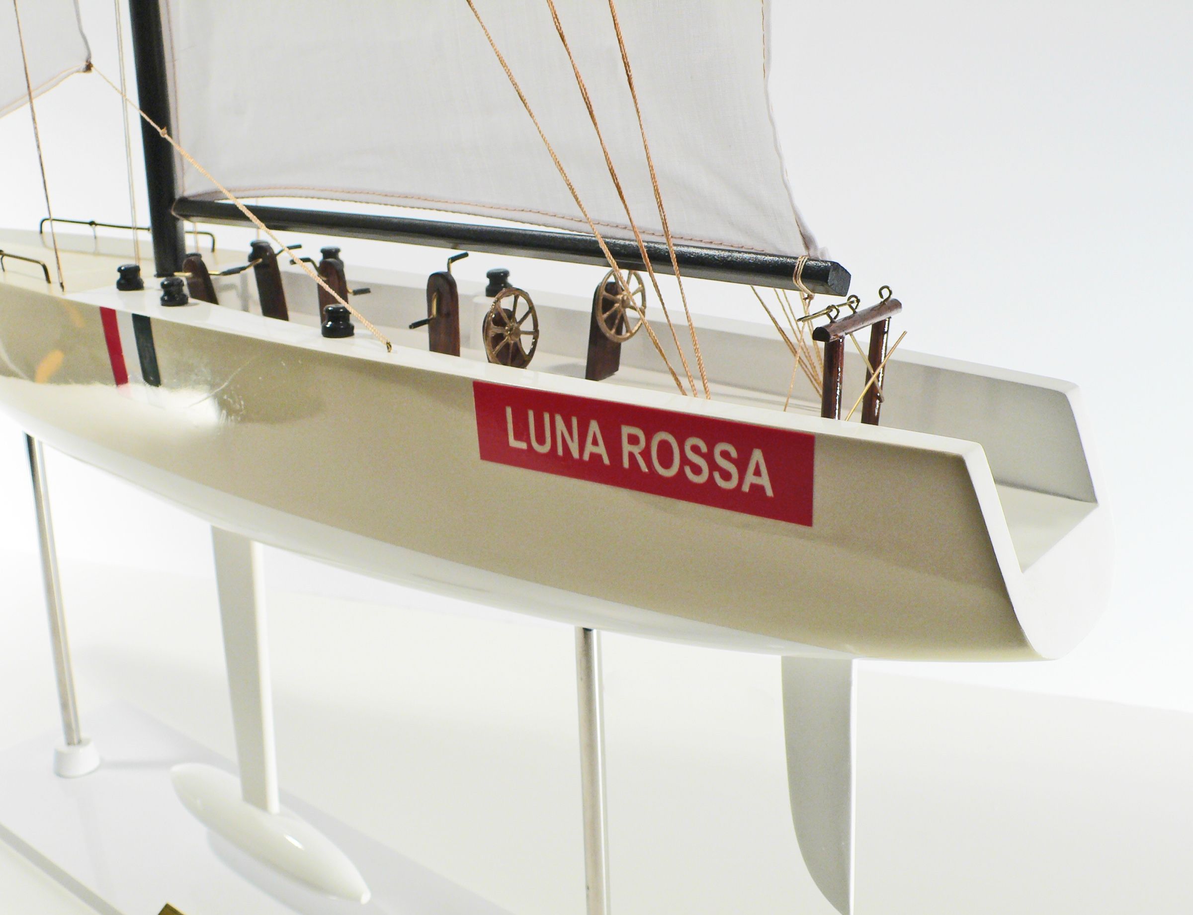 Luna-Rossa-L85-07