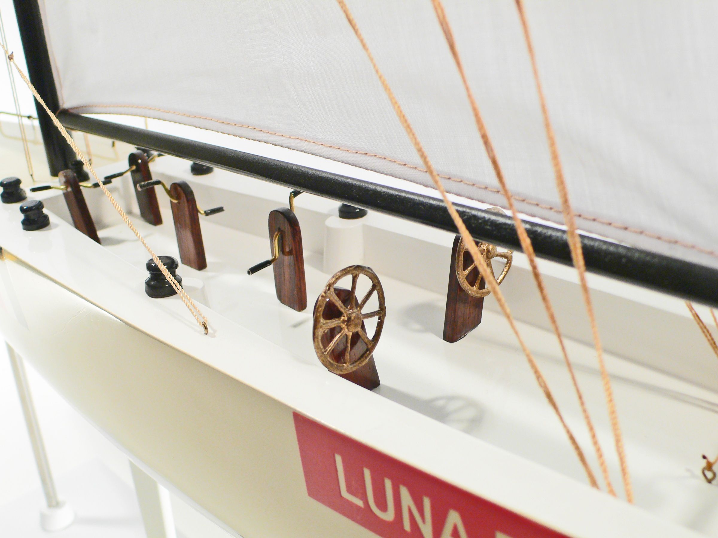 Luna-Rossa-L85-08