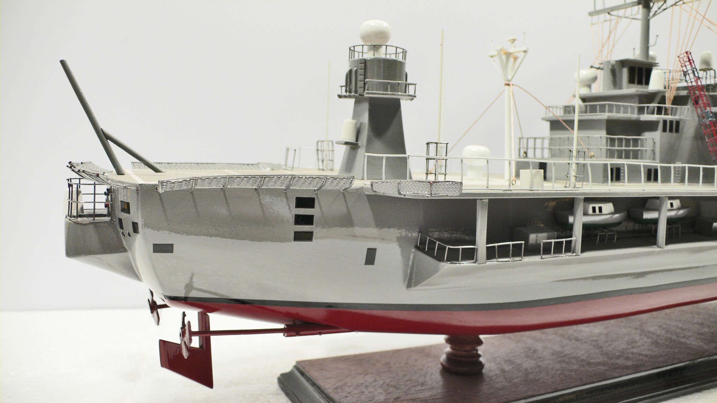 USS-Blue-Ridge-L80-03