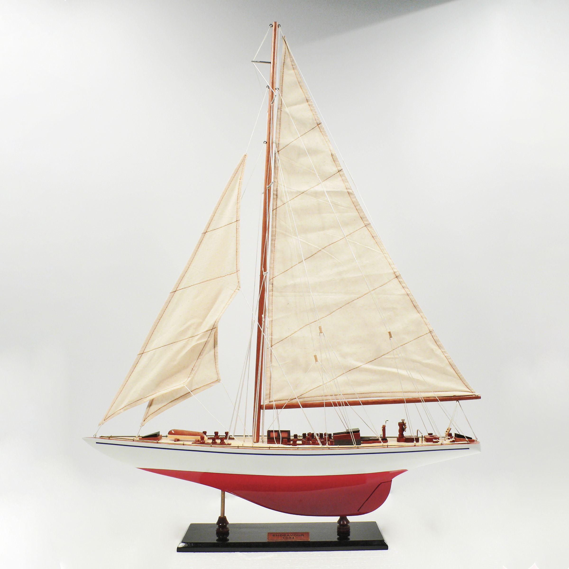 Endeavour-L60-Rot-Weiss-01